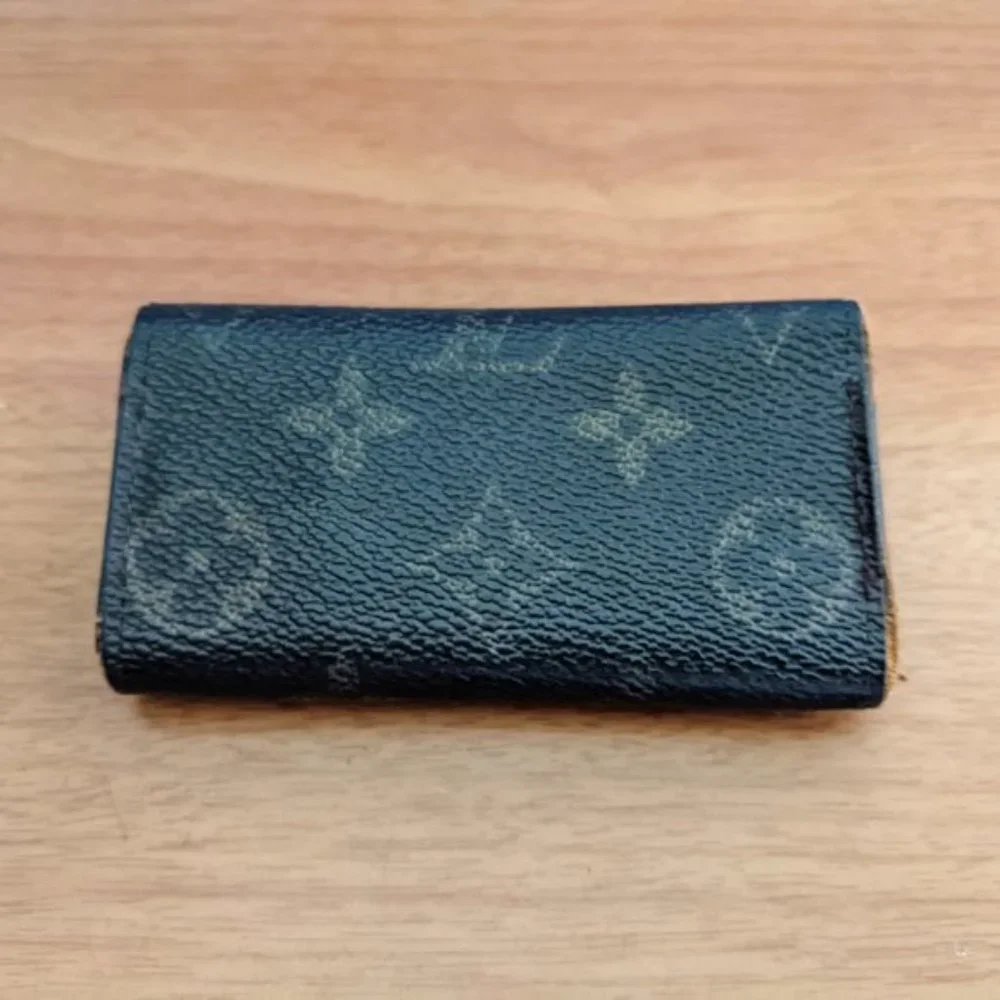 Louis Vuitton please check